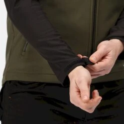 Regatta Mens Surrender Soft Shell Jacket (Iron/Black) -Hiking Equipment Store kebe0b13bbb095527115a72d61578c30f